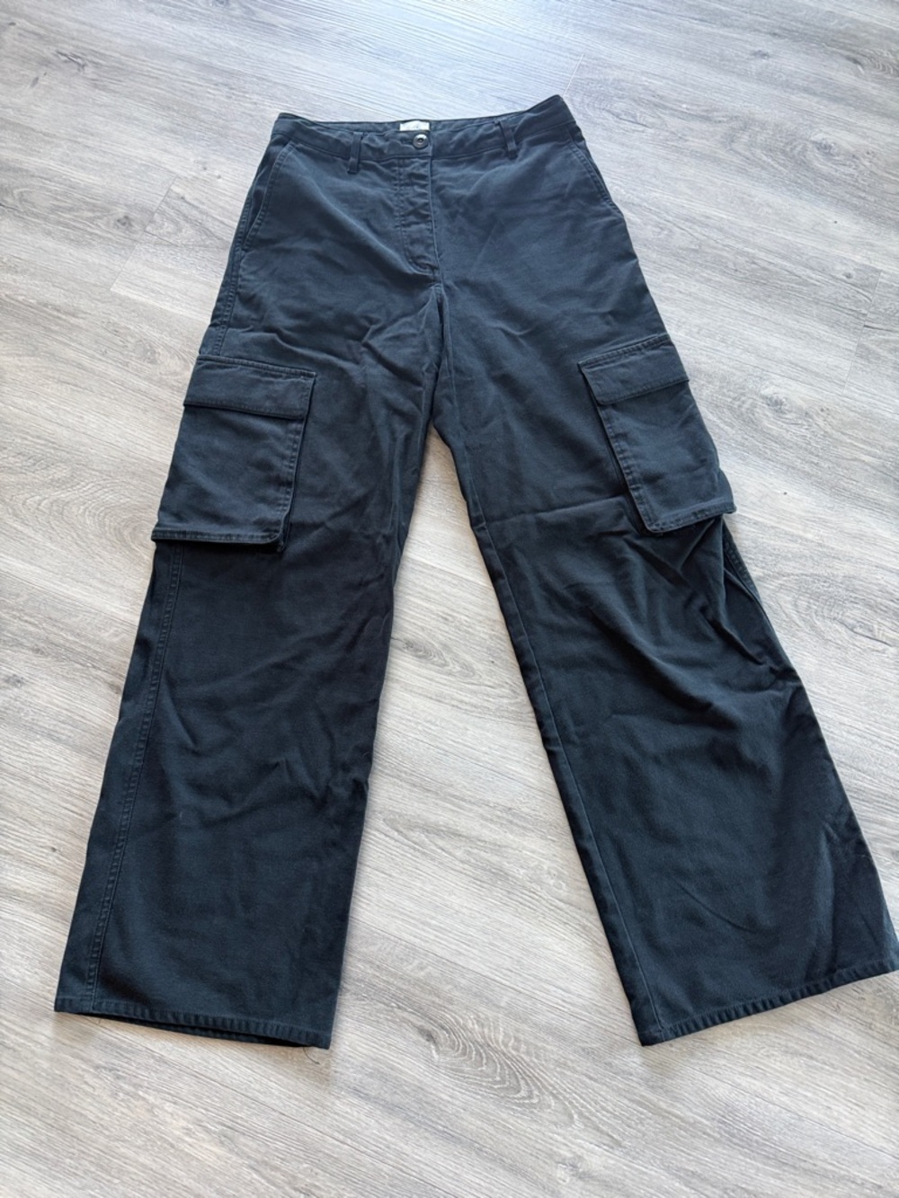 Aritzia Wilfred free Black Wide-Leg cargo Pants size 8 - Picture 3 of 9